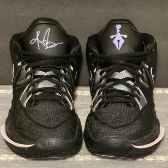 Nike Kyrie Infinity 8 Black Metallic Basketball Shoes Size 9 - Picture 3 of 6